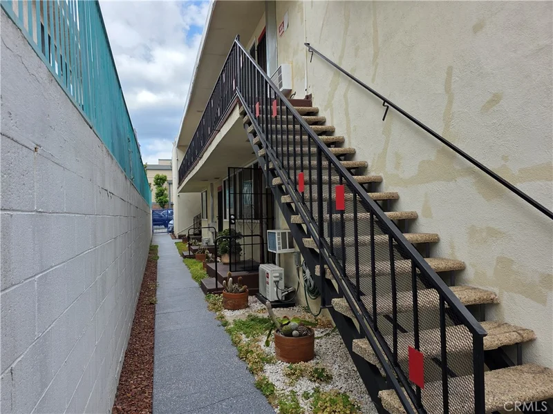 706 E Harvard 5 photo 2