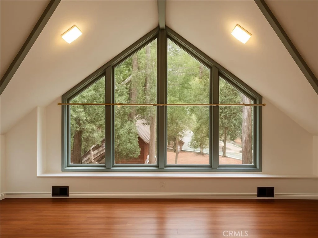 Interior 4