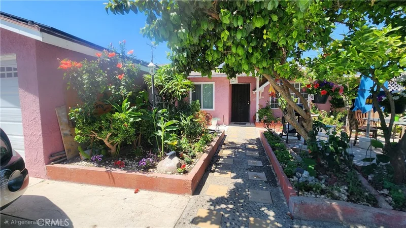 2505 W Anahurst