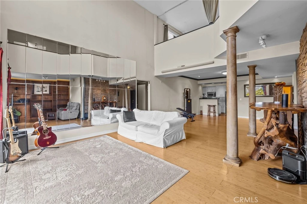 Interior 4