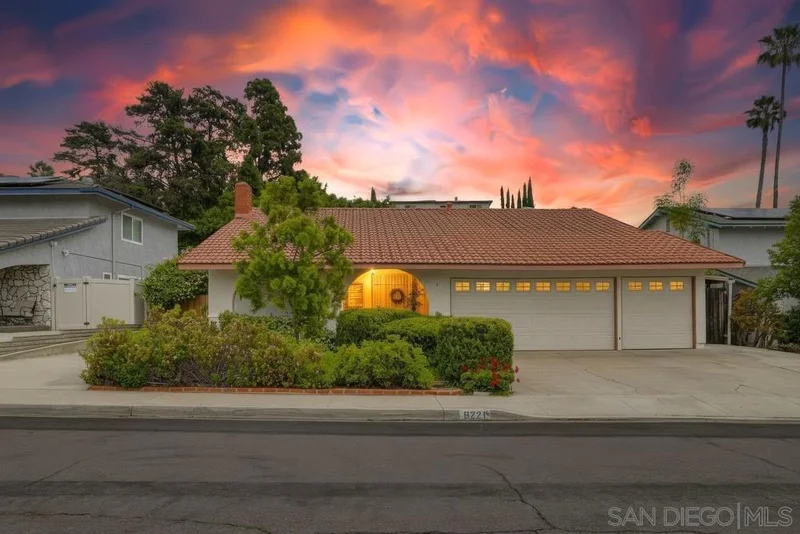 6221 Lake Athabaska Place, San Diego, CA 92119