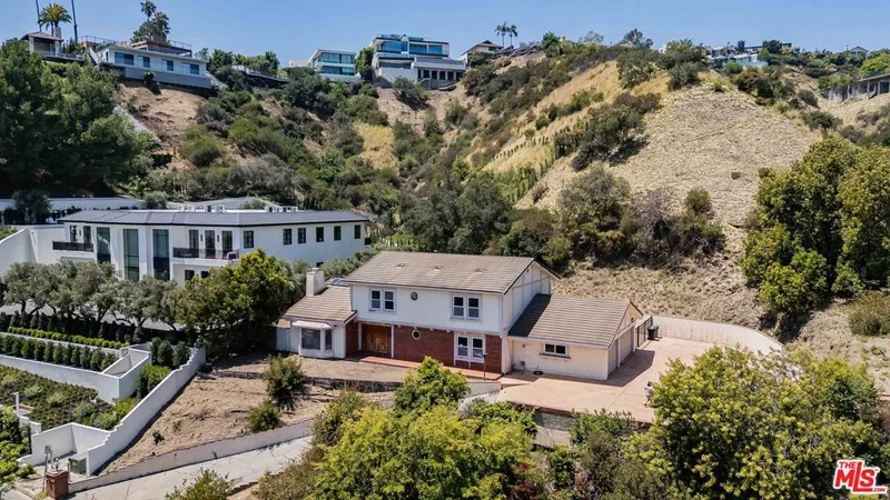 1181 Somera Road