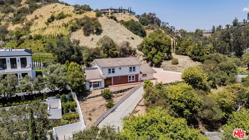 1181 Somera Road photo 2