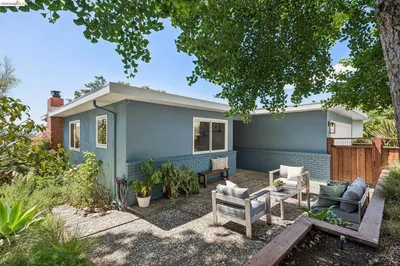2325 Carquinez Ave