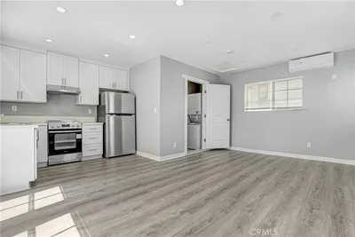 1823 3/4 S Van Ness photo 2