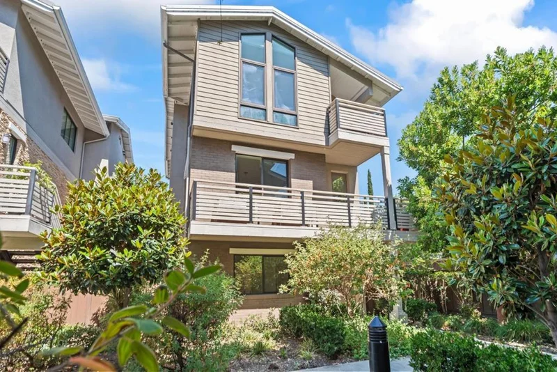 411 Brassinga Court