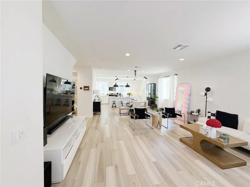 254 N Standard Avenue