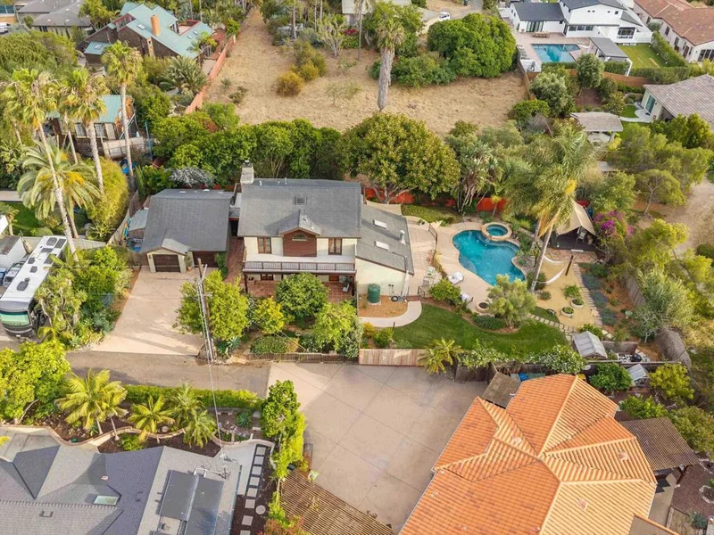 627 Ezee Street, Encinitas, CA 92024