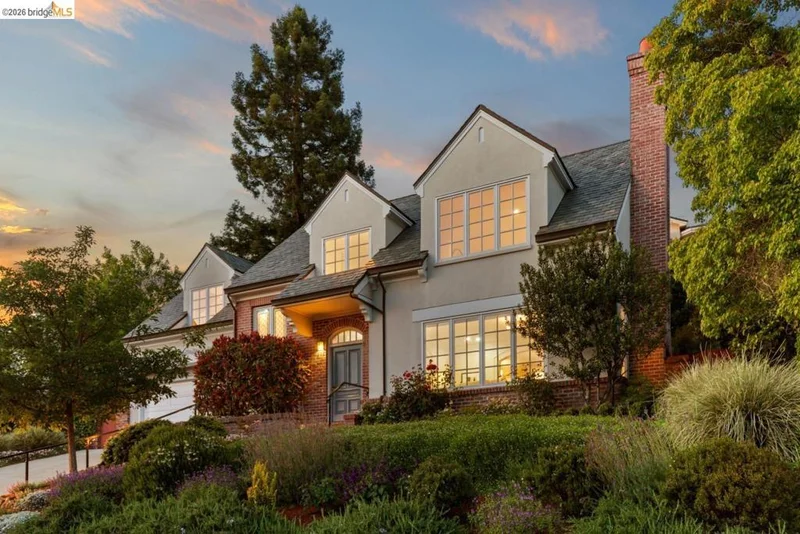 618 Mountain Blvd, Oakland, CA 94611