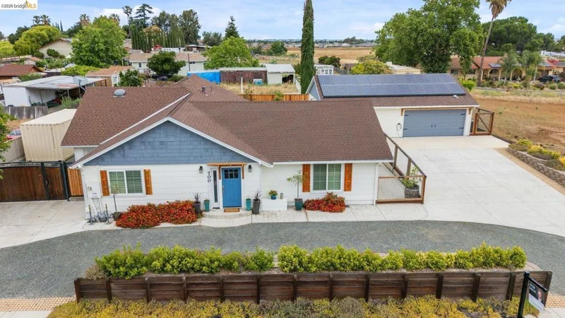 700 Brownstone Rd, Oakley, CA 94561