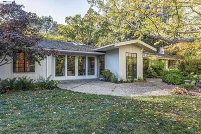 11 La Fond Ln, Orinda, CA 94563