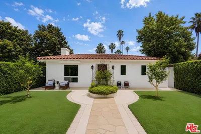 256 N Doheny Drive