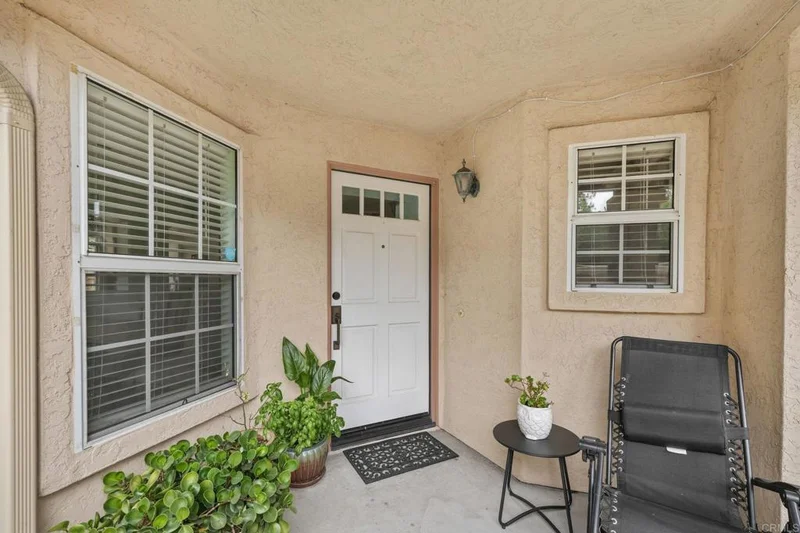 971 Somerset Ct. F photo 2