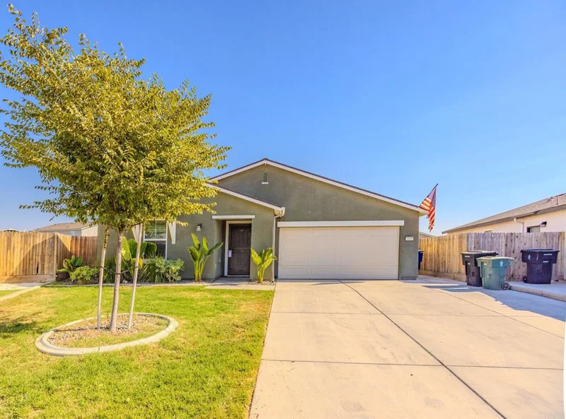 Photo 2 of 5803 Vespucci Avenue
