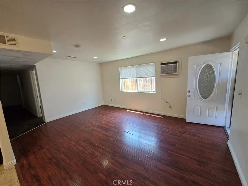 10218 S San Pedro photo 2
