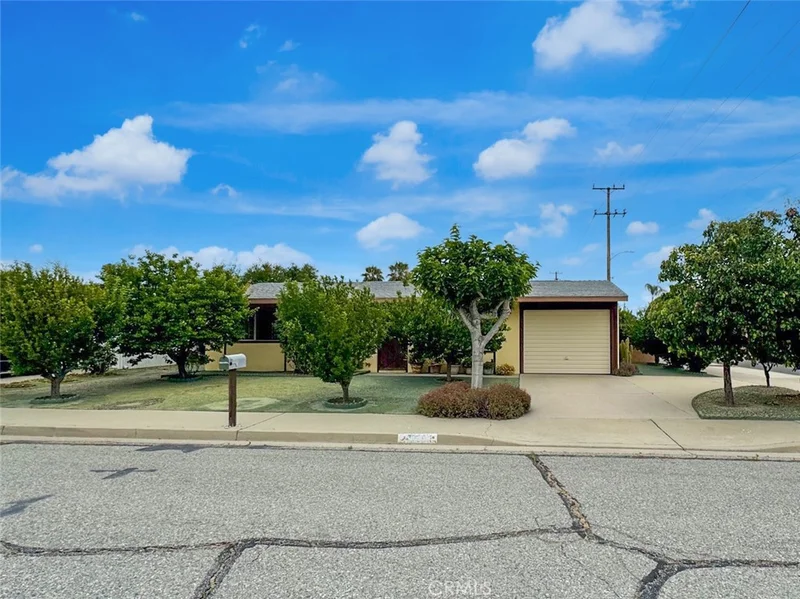 890 Costo Lane, Hemet, CA 92543
