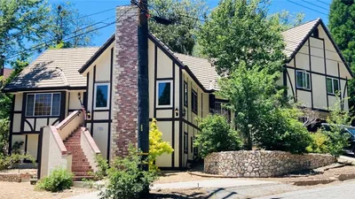 196 Hillcrest Court