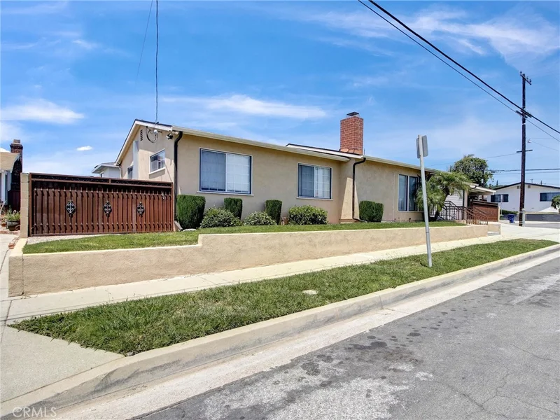 12205 S Halldale