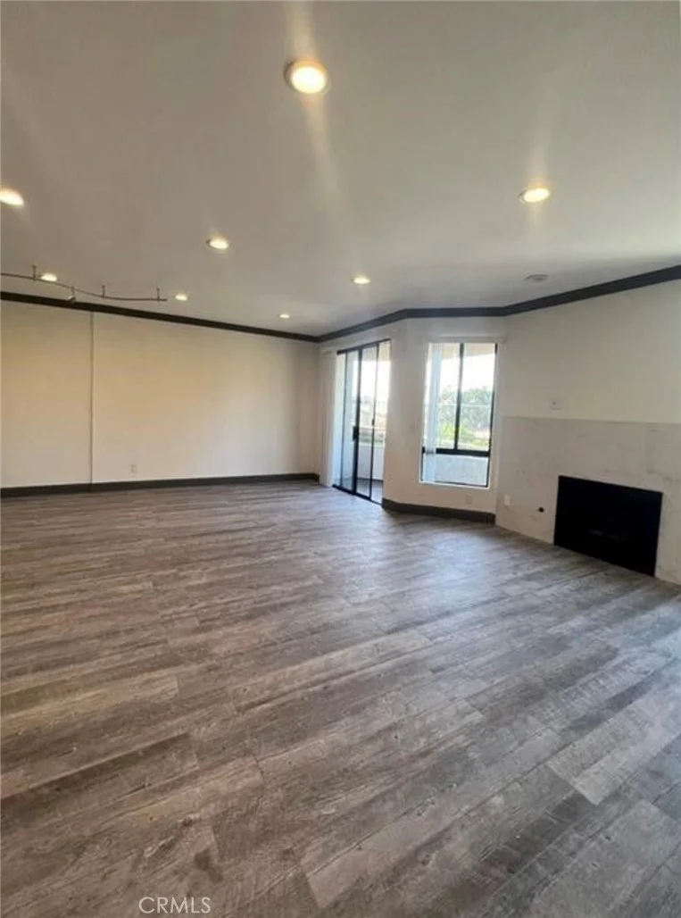 13920 Moorpark 204