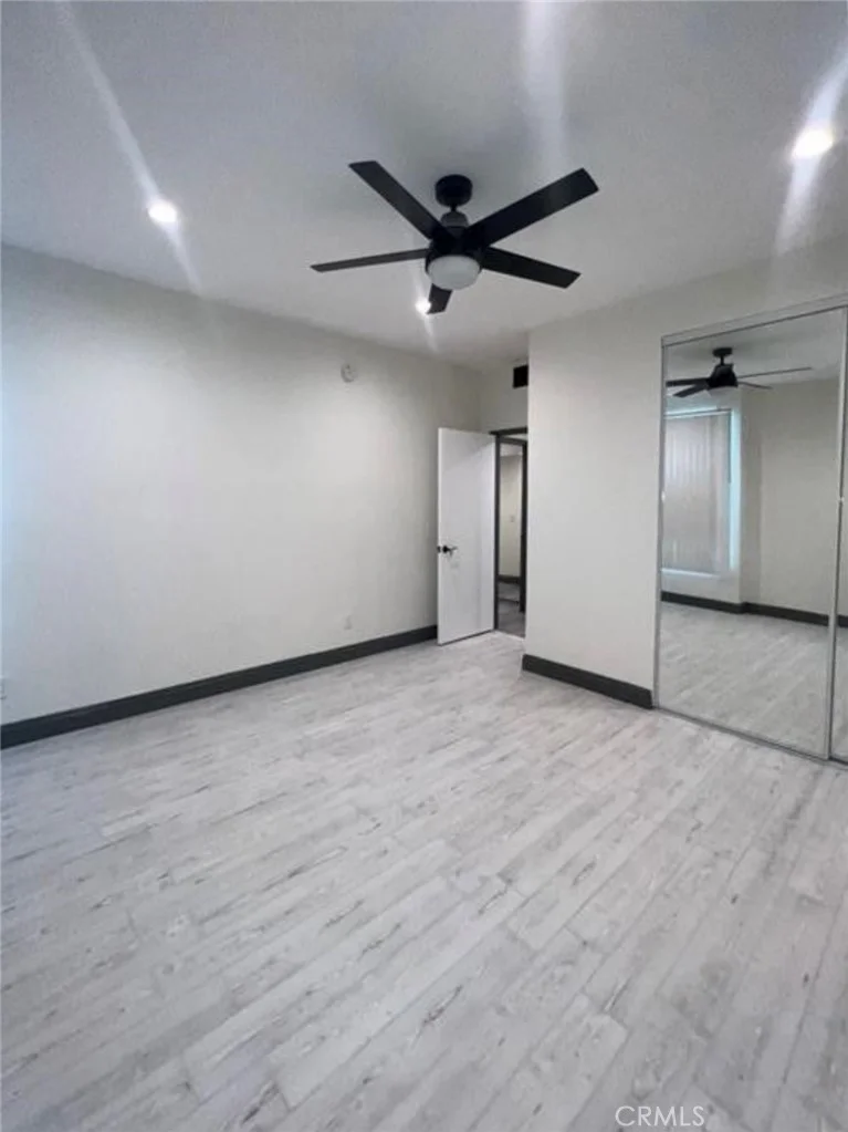 13920 Moorpark 204 photo 2