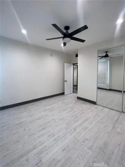 13920 Moorpark 204 photo 2