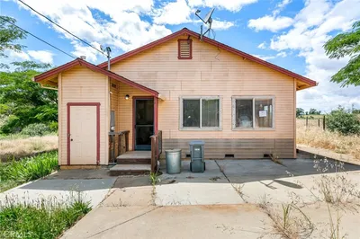 5670 Clay Trail photo 2
