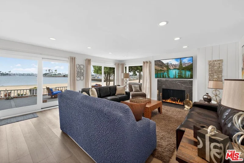 6819 E Ocean Boulevard photo 2