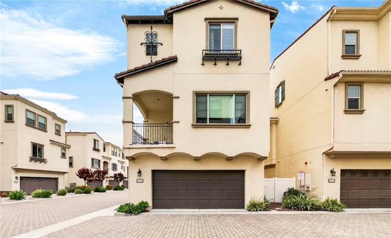 2242 W Anacasa, Anaheim, CA 92804