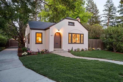 1677 Mariposa Avenue