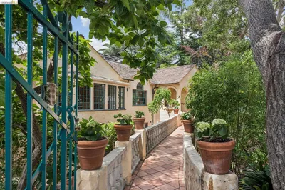 479 Mountain Ave