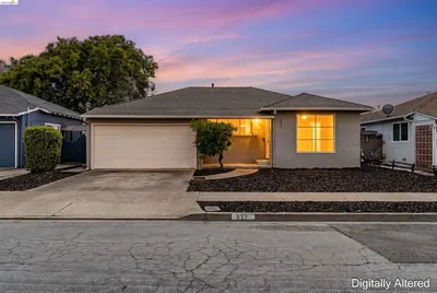 832 Serra Dr