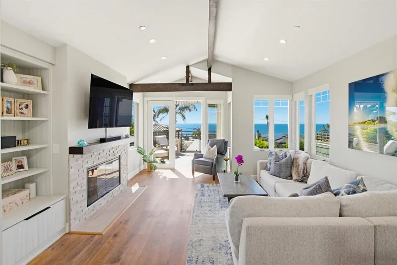 2111 Edinburg, Cardiff By The Sea, CA 92007