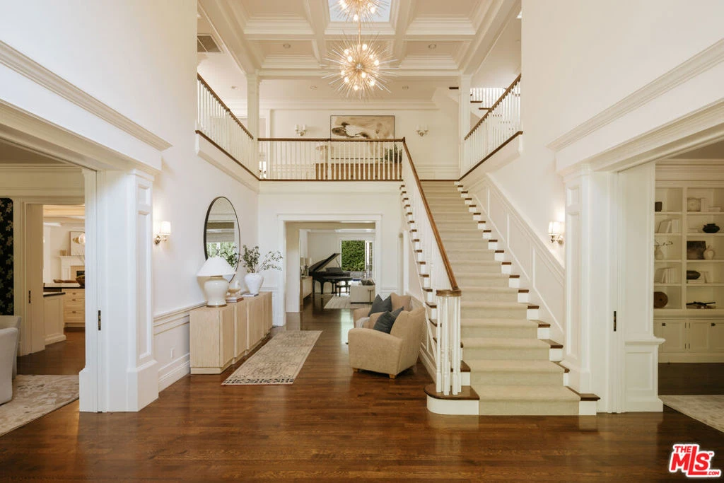 Interior 4