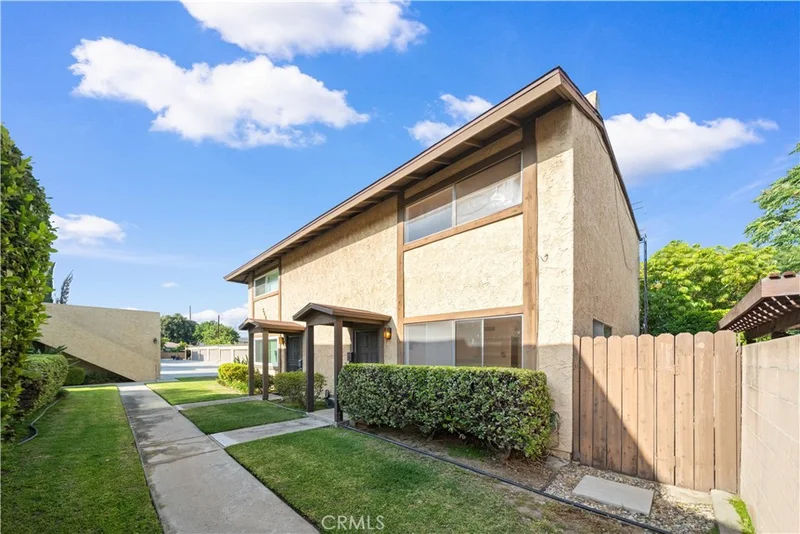 5422 McCulloch Avenue B photo 2