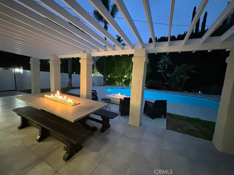 8731 Topanga Cyn. Blvd., West Hills, CA 91304