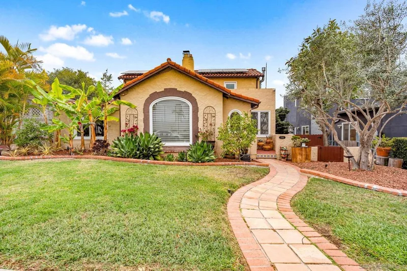 2743 33rd St, San Diego, CA 92104