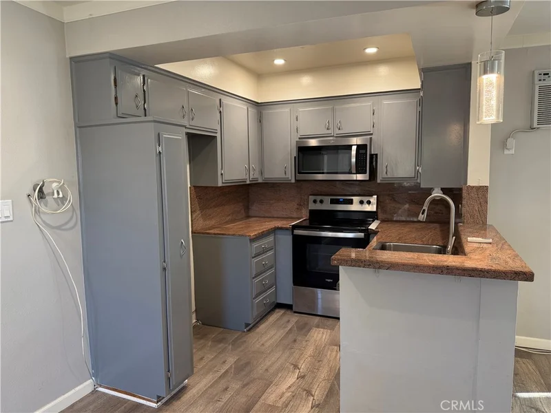 10749 New haven Street photo 2