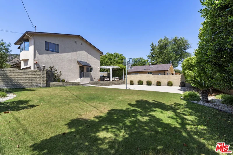 9144 Del Arroyo Drive photo 2
