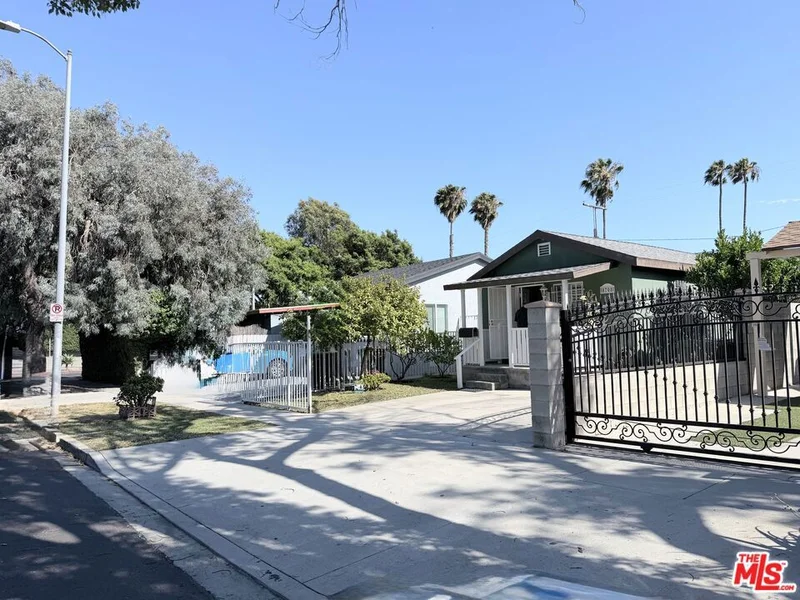 8708 Cadillac Avenue photo 2