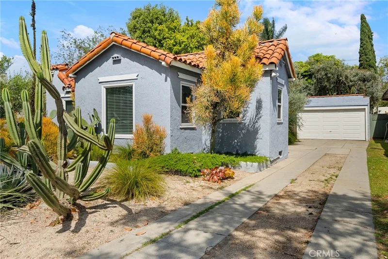 2240 Eucalyptus, Long Beach, CA 90806