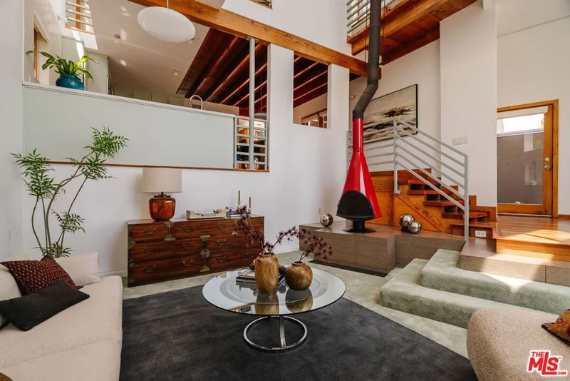 2734 Hollyridge Drive, Los Angeles, CA 90068