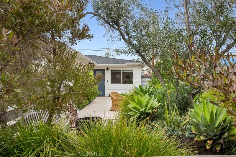 782 W 18th Street