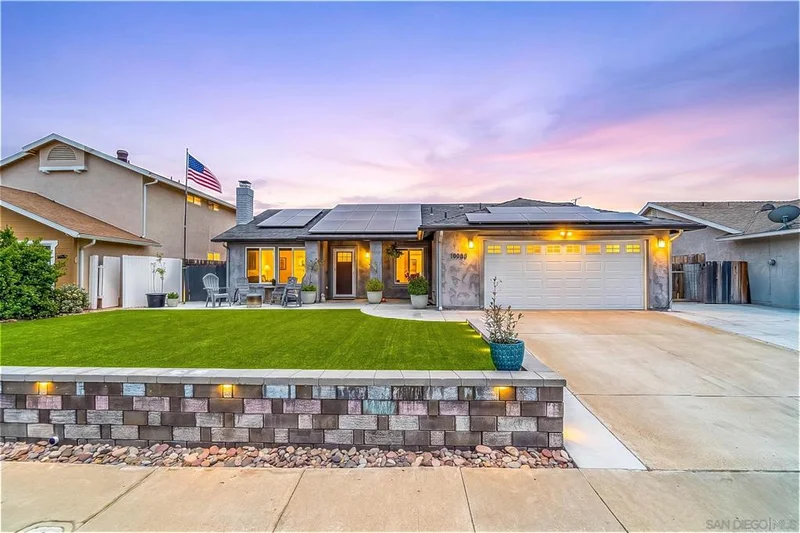 10083 W Glendon Cir, Santee, CA 92071
