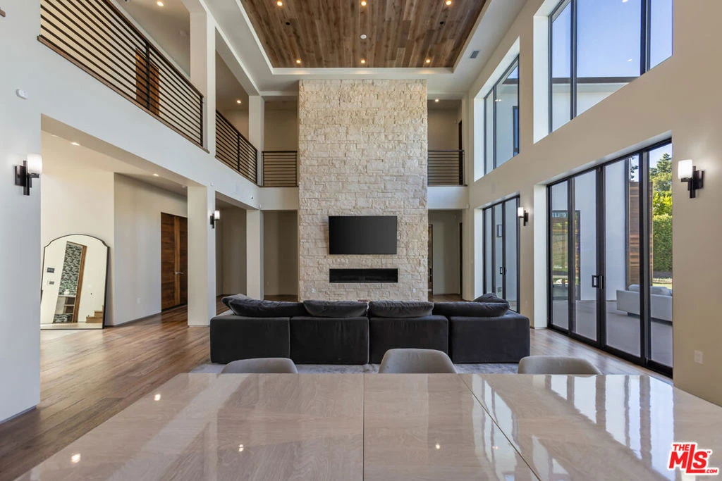 Interior 3
