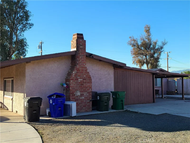 11685 Holmes photo 2