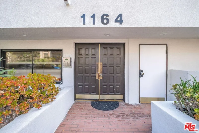 Photo 2 of 1164 Wellesley Avenue 204
