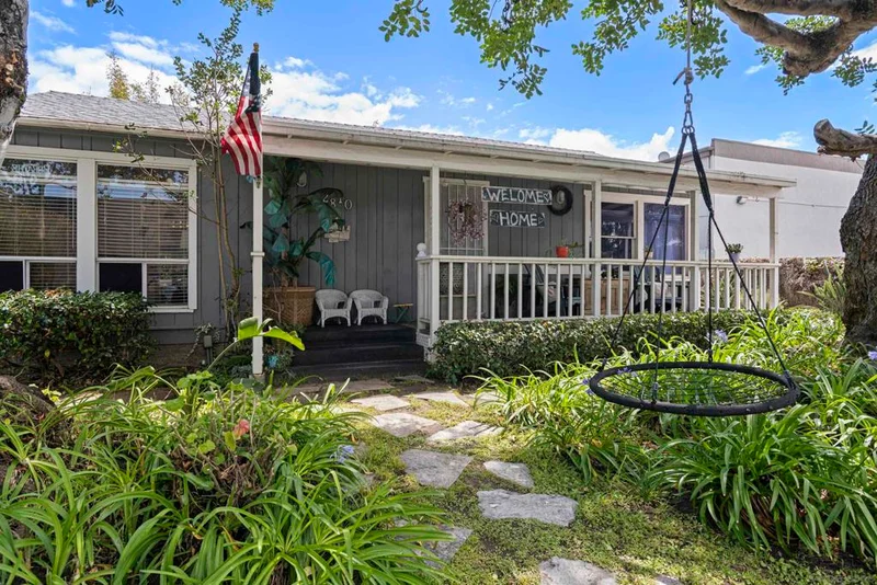 2810 Madison