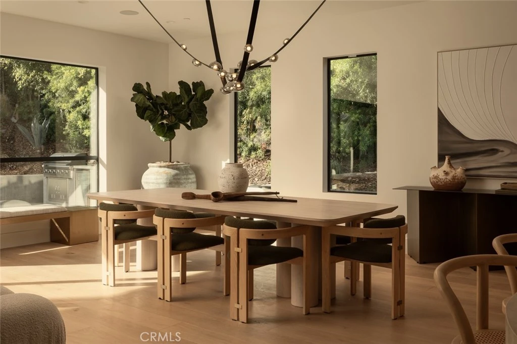 Interior 4