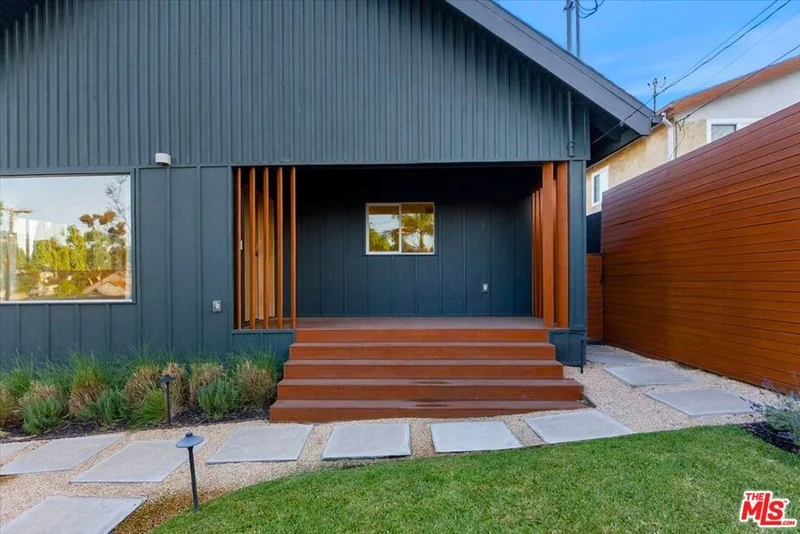 2240 Ewing Street photo 2