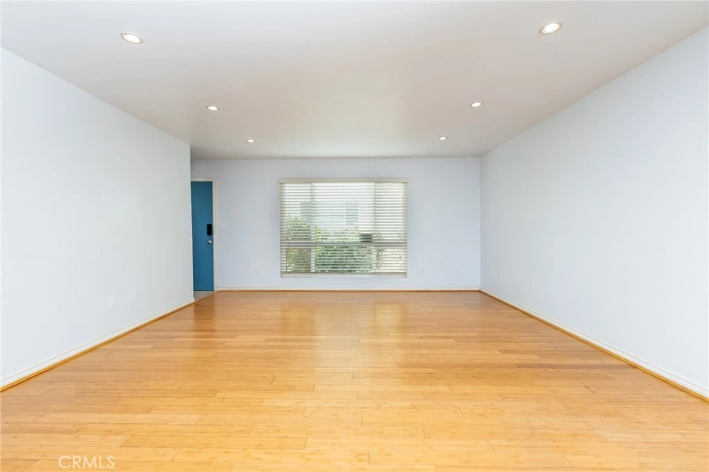 Interior 4